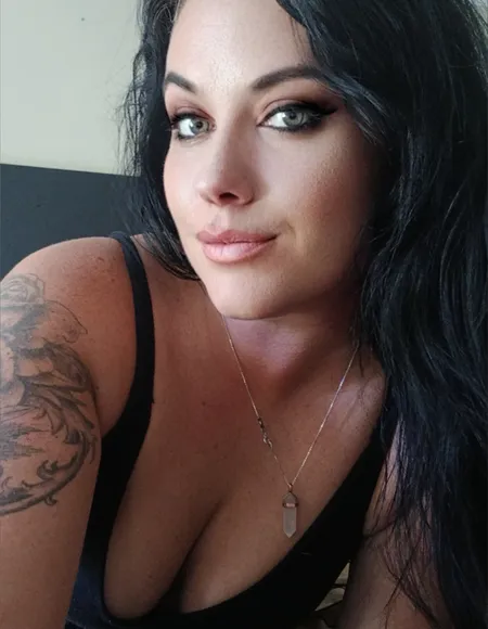Bustybabe32 profile photo