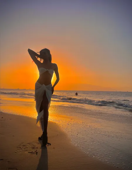 M𝚒𝚊 M𝚊𝚕𝚘𝚗𝚎 profile photo