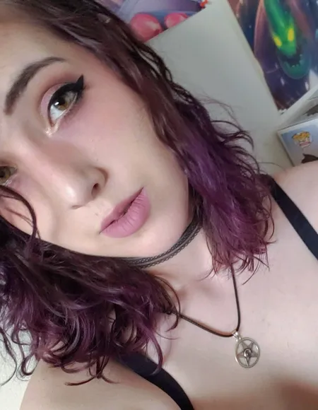 Millicent Kaye 💜 profile photo