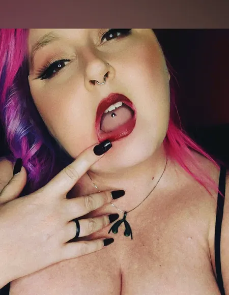 ItalianRedCurvy profile photo