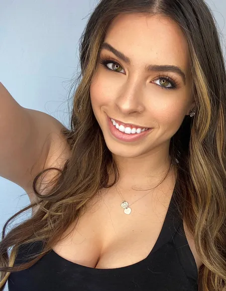 Em | Professional FanGirl profile photo