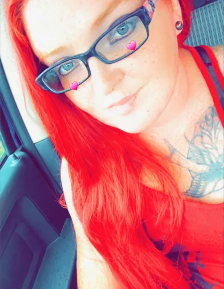 Miss gothic red profile photo