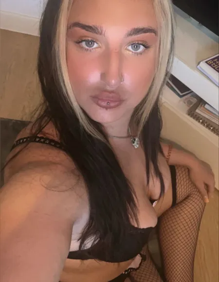 Faith gray Continue with own risk⛓️🔥😮‍💨 profile photo