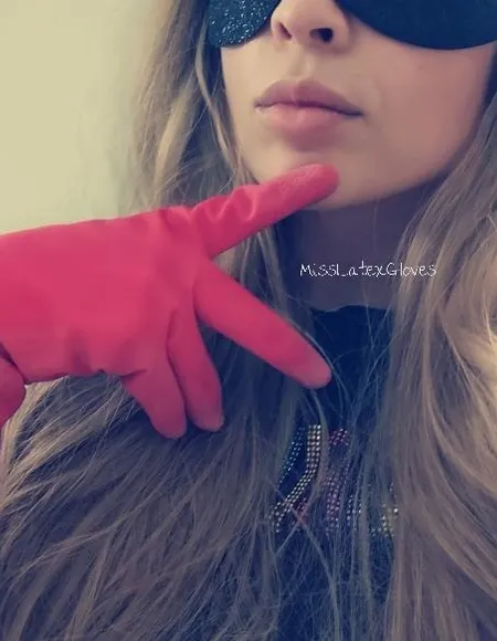 Miss Latex GLoves profile photo