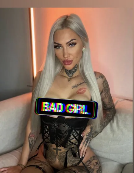 your fave blondie 👸🏼 profile photo