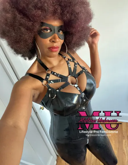 6ft Nubian Strapon Queen: FemDom•Pegging profile photo