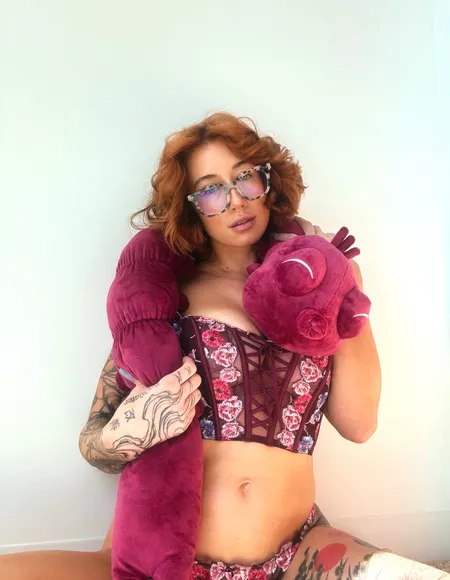 Molly Dixx 🌹 profile photo