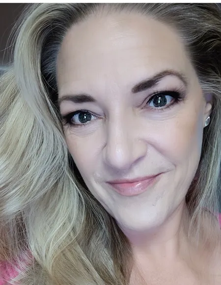 Rae Rich profile photo