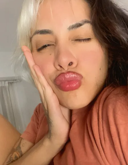 Mora 🍒 profile photo