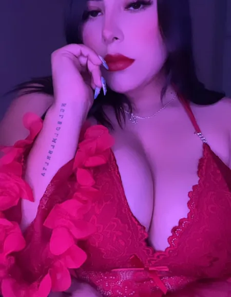 Minnely Valenzuela profile photo