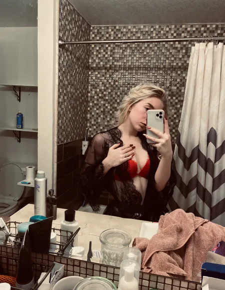 Petit treat 🥵 profile photo