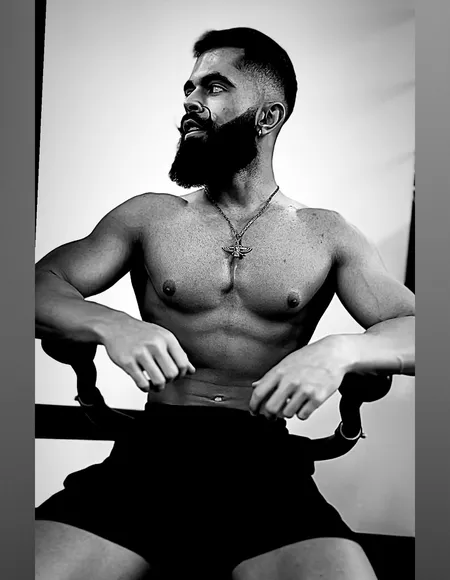 Bearded Persian profile photo
