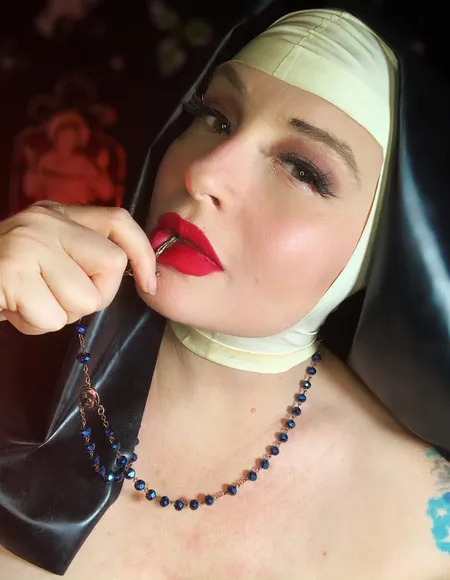 Mistress Genevieve profile photo