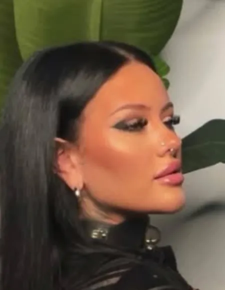 niamh velvet | QUEEN OF PIES 🥧 profile photo