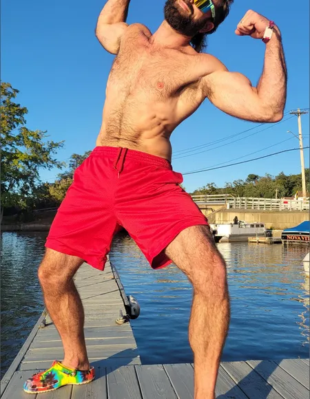 NickLiftsNude  😘 profile photo