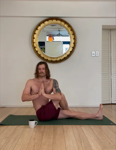 The Naked Yogi 🧘‍♂️ profile photo