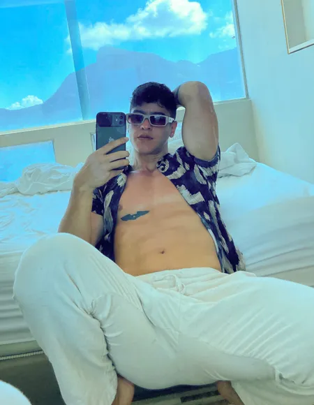 NOT SO STRAIGHT ๐คซ FREE profile photo