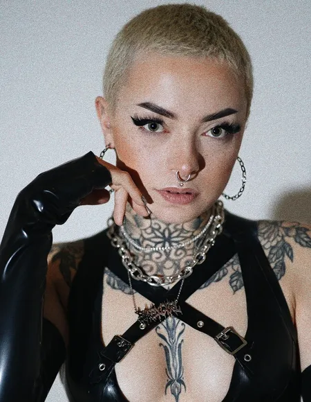 𝖘 𝖍 𝖆 𝖓 𝖓 𝖔 𝖓 𝖘 𝖚 𝖈 𝖐 𝖘 profile photo