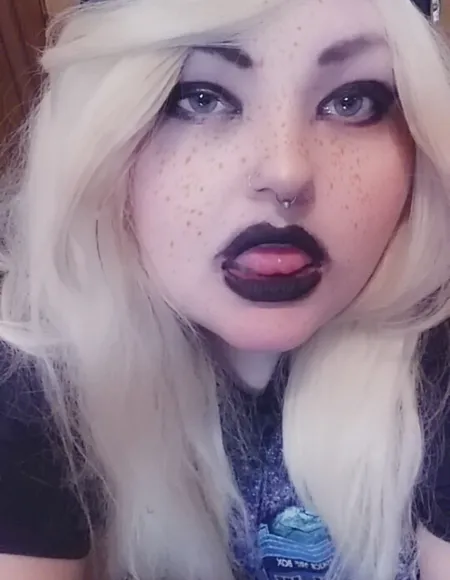 🌙🖤Chubby Goth Girlfriend🖤💦 profile photo