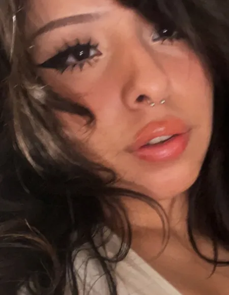 your online girlfriend :3 profile photo
