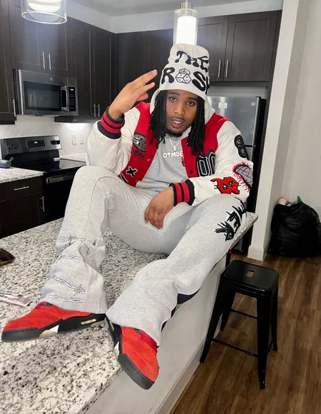 Dee profile photo