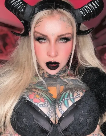 MISS PEACH 🖤👻 profile photo