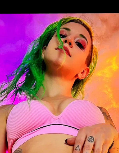 Violet Bombs profile photo