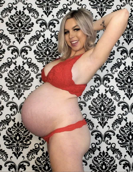 Pregnant Sam profile photo