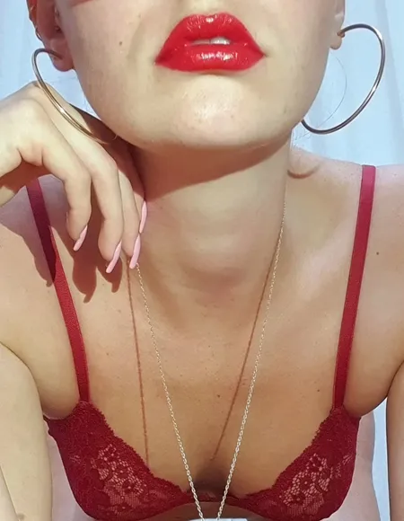 Prettyoilyfeet profile photo