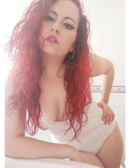 Red Witch profile photo