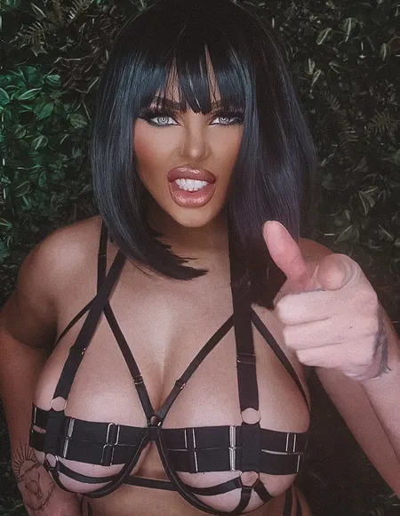 𝗬𝗢𝗨𝗥 𝗥𝗔𝗨𝗡𝗖𝗛𝗬 𝗚𝗜𝗥𝗟𝗙𝗥𝗜𝗘𝗡𝗗❤️🔥☠️ profile photo
