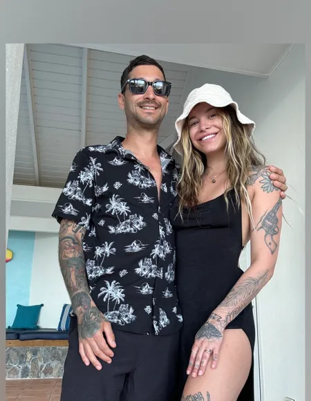 Risky Couple 🤫 profile photo
