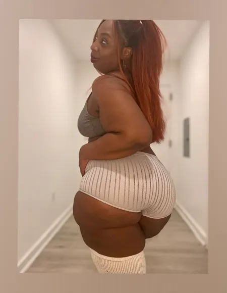 🌹Hazel Curves🥀 profile photo