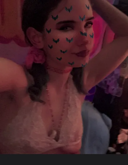 rosey ! 💜🪽🖤 profile photo