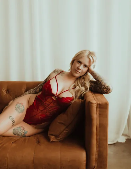 BustyBlonde profile photo