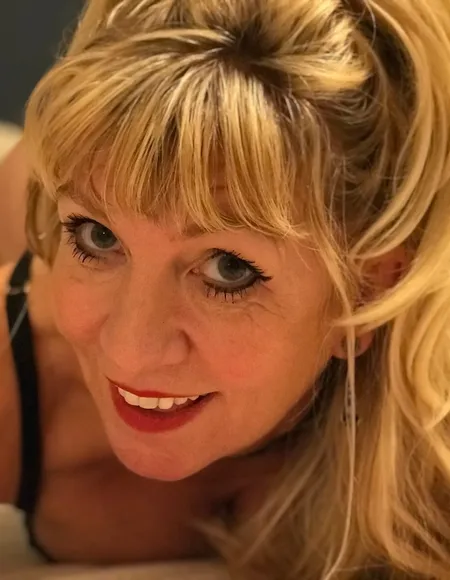 Amelia J Jones profile photo