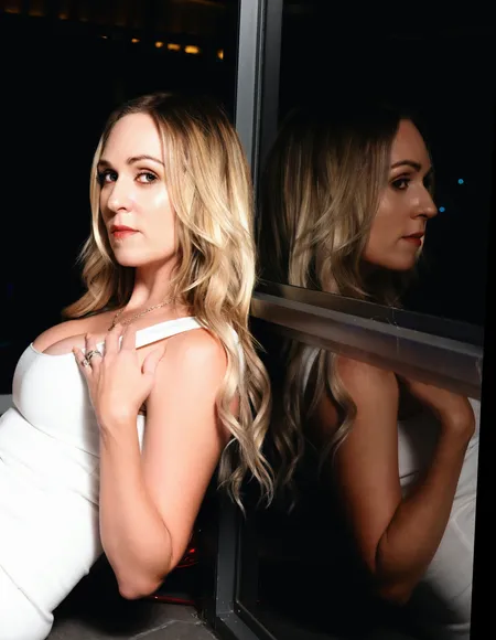 VRHotwife profile photo