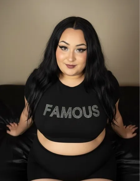 Your Fat Internet Girlfriend 🖤 profile photo
