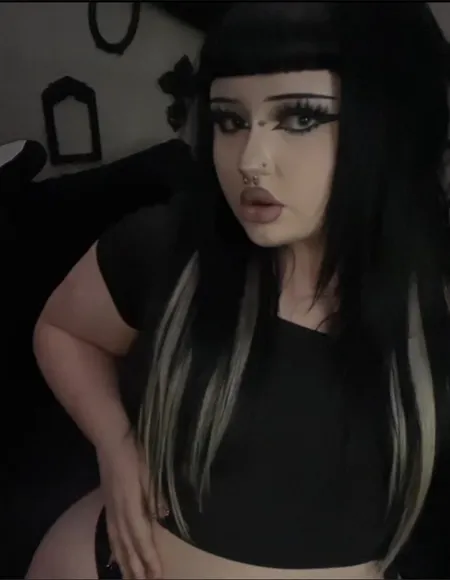 SpookyGothBabe profile photo