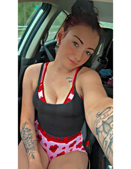 brunetteshawty profile photo