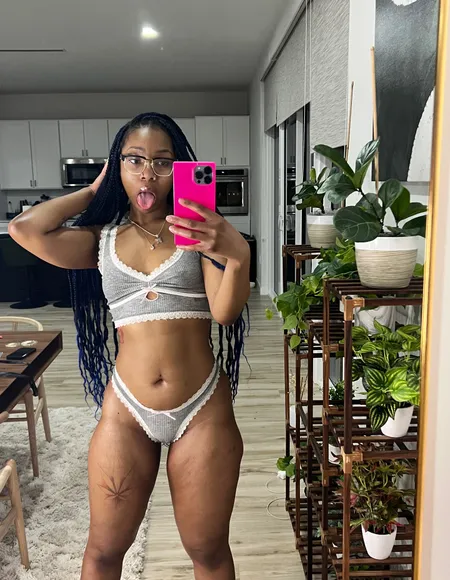 𝗦𝗨𝗚𝗚𝗔𝗔 𝗕𝗜𝗚 𝗕𝗢𝗢𝗧𝗬 𝗔𝗦𝗦 🍑 profile photo