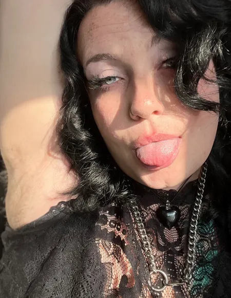 hedonistic bimbo💞 profile photo