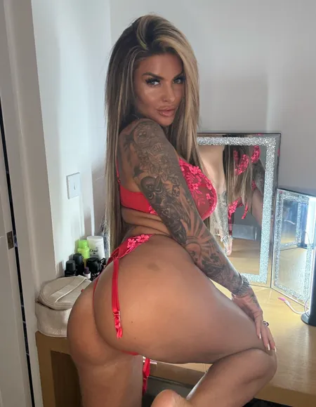Tattooed Kayleigh Wanless profile photo