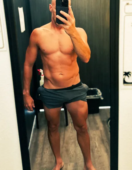 BRAD 💪🏼🔥The Naked Trainer profile photo