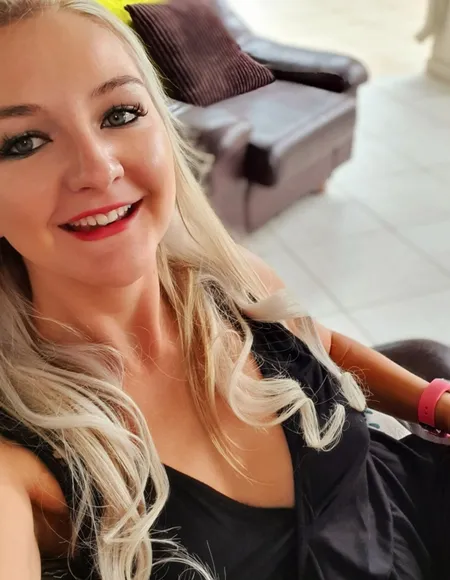 ๐ขTheHotwifeZA ๐ฅต Breed me? ๐ โค๐ 0.93%๐ profile photo