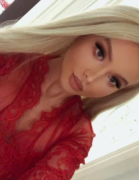 The pretty sissy profile photo