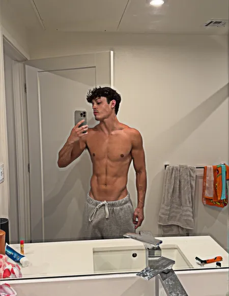 Chris 😏 profile photo