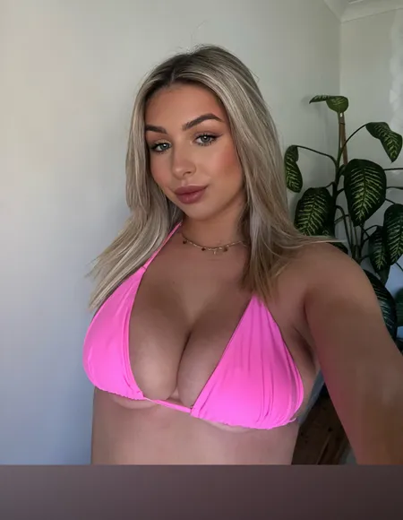 Tenielle 🍒 profile photo