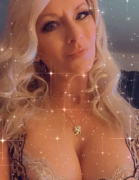 Hotblondewife87.2 profile photo