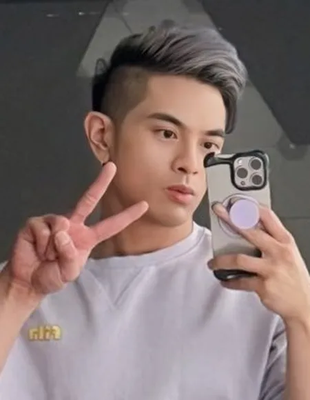 a donut hole profile photo